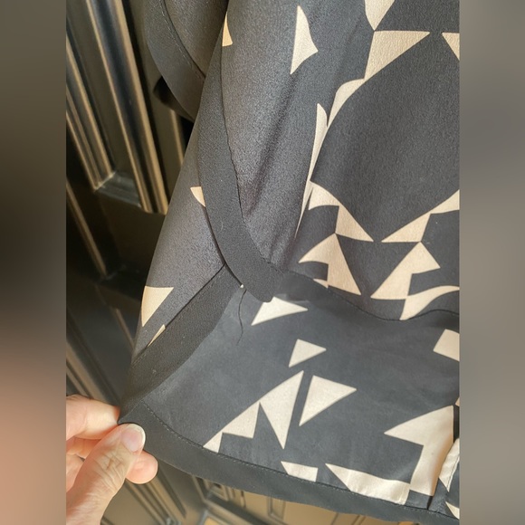 New without tags - Collective concepts black and tan geometric blouse - Picture 9 of 10